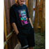 Mann in Gesamtansicht mit Technostoff nocturnal Shorts in unisex